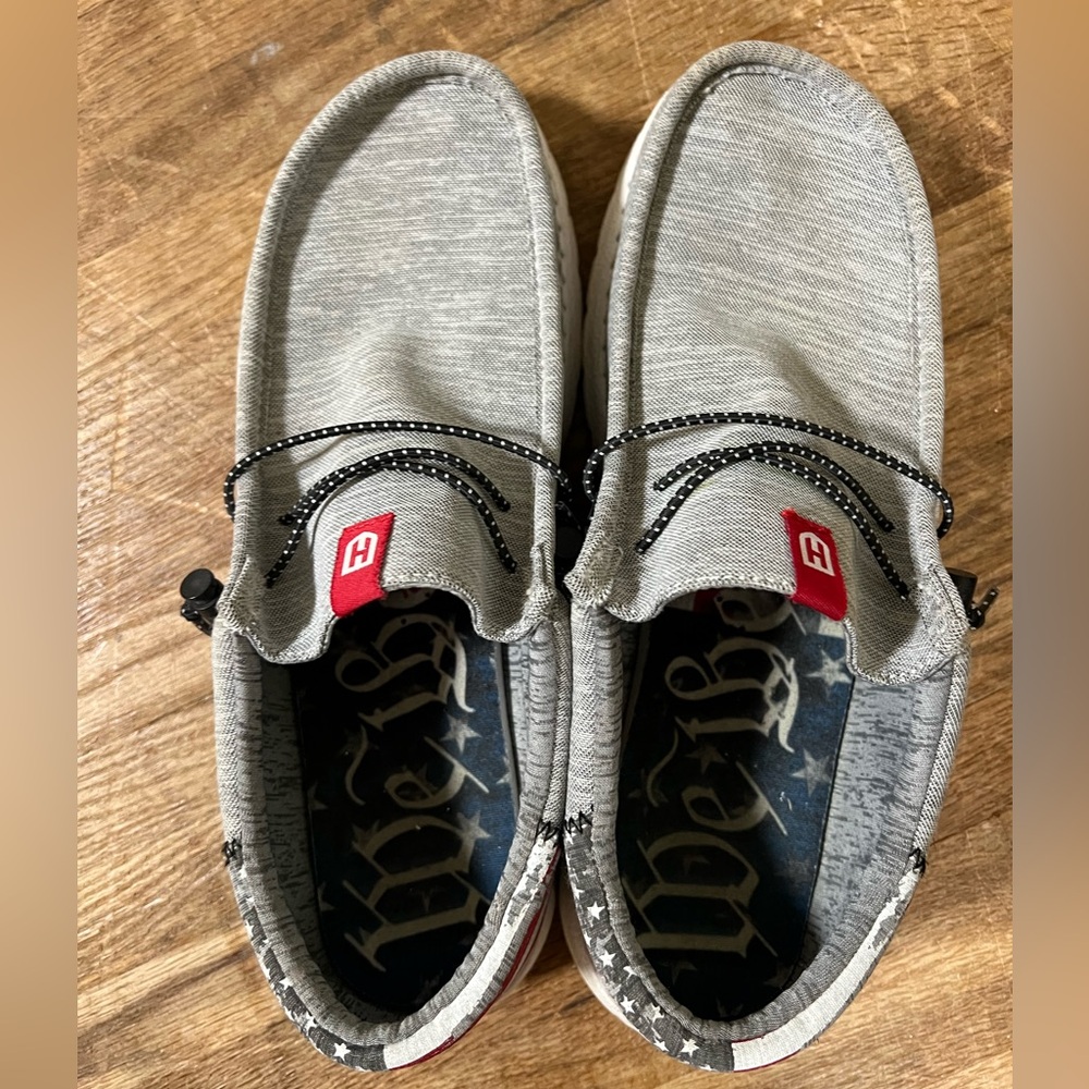LIKE NEW! Howitzer Slip-On Roam Flag Sneakers.. - Picture 3 of 5